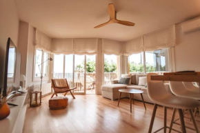 SeaHomes Vacations - Seafront Brand New Apt with PKG
